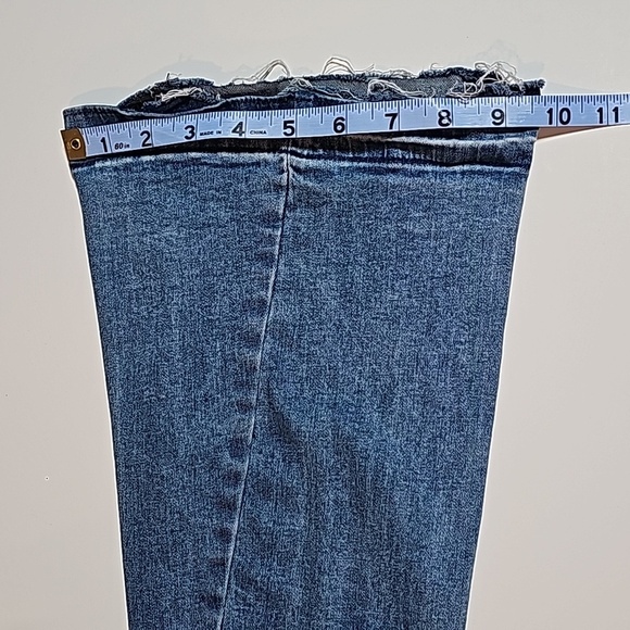 Umgee Jeans Denim Flare Bottom Mid-Rise Fringe Hem Embroidered Red Roses 27 - Picture 8 of 8